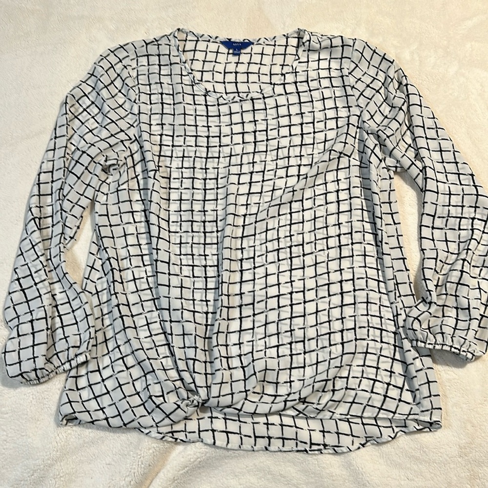 Apt.9 Blouse. Lightweight and flowy.
